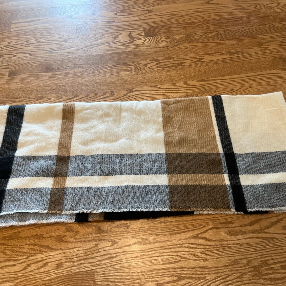 Cozy plaid scarf - Picture 3 of 5